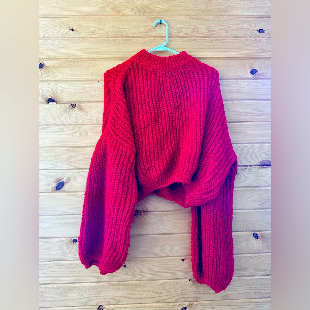 Love the puffy sleeves at the bottom. Definitely a statement piece💋